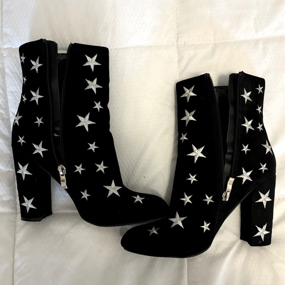 Worn Charlotte Russe Size 8 Black Ankle Boots w/star detail - Picture 4 of 6